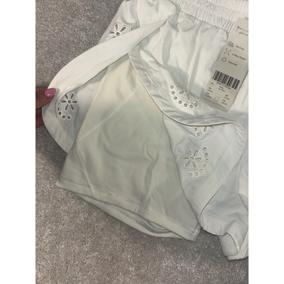 SWEATY BETTY‎ BRODERIE ANGLAISE SHORTS WOMENS Lily White L 10 RUNNING NWT EYELIT - Picture 3 of 15